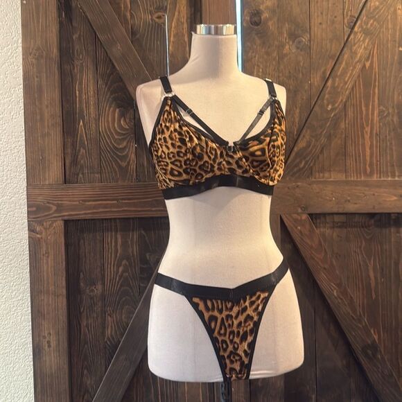 Lingerie with Garter Set High Waist Bra And Panty High Leopard Print Strappy Set - Picture 10 of 14